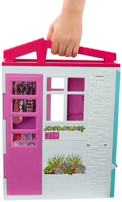 Barbie dockskåp med docka och möbler